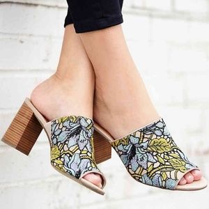 Crown Vintage Clara Sandal (size 6.5)